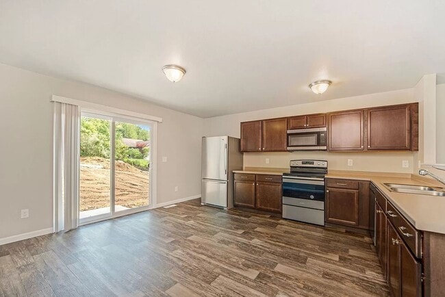 Building Photo - Newer Home in Howell for Lease