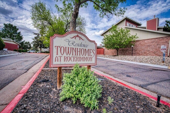 Foto del edificio - Move-In Ready Townhome in Desirable Distri...
