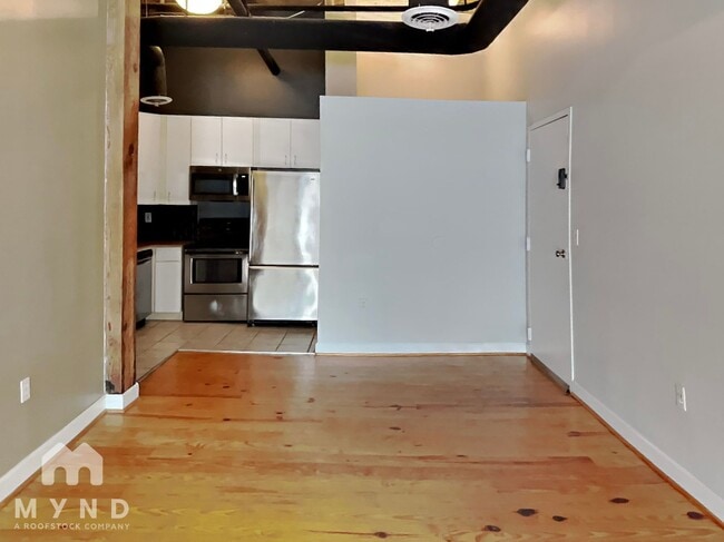 Building Photo - 326 Nelson St SW