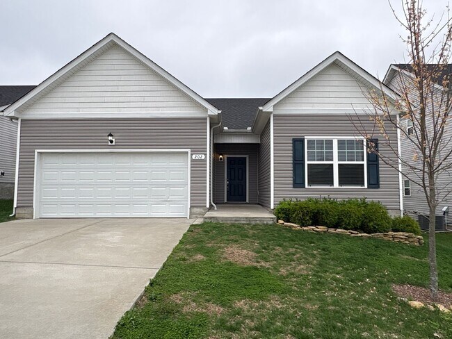 Beautiful 3 Bed 2 Bath Home in Shelbyville - Beautiful 3 Bed 2 Bath Home in Shelbyville