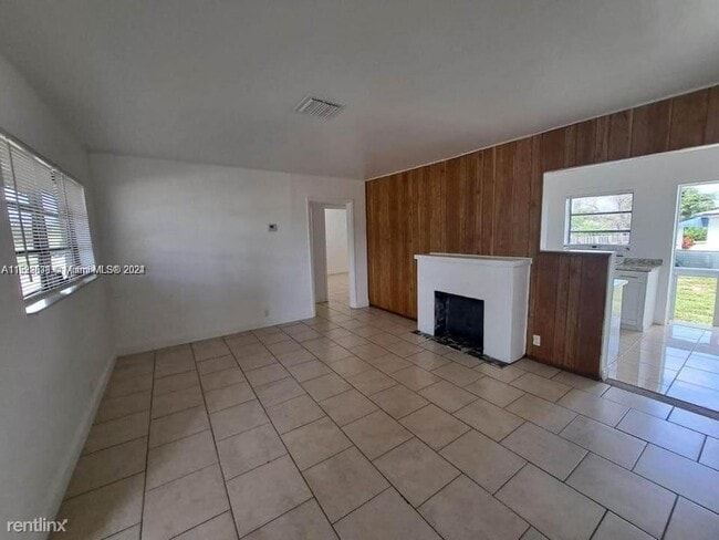 Foto del edificio - 3 br, 2 bath House - 600 NW 5th Ct