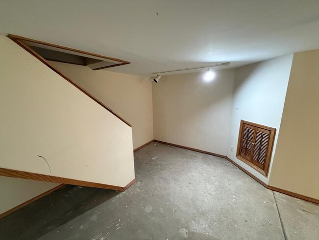 Building Photo - 3238 Gresham Ln E