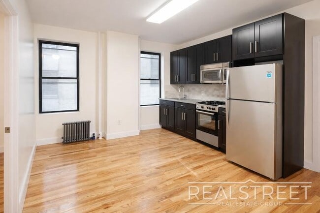 Building Photo - Magnificent LARGE 1 Bed Apt Across from Botanic Gardens!