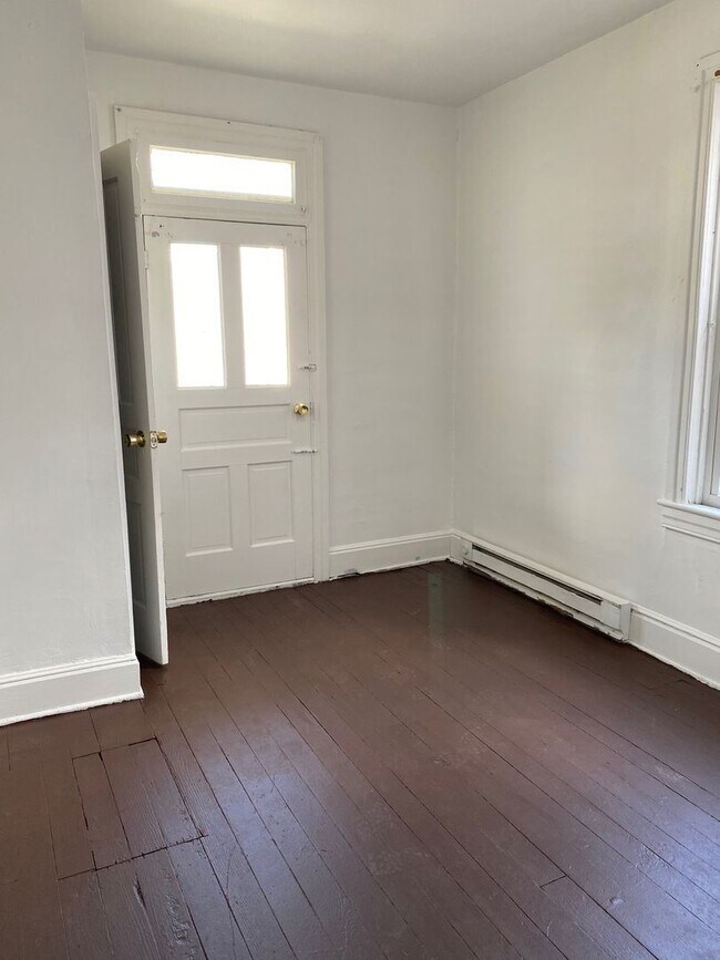 Building Photo - 5 br, 1 bath House - 935 W. COLLEGE AVENUE