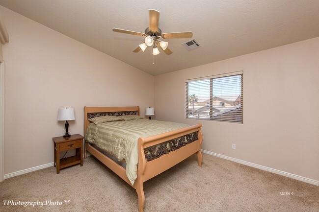 Building Photo - ***Skyhawk Townhome 3 BR, 2 1/2 Bath Fully...