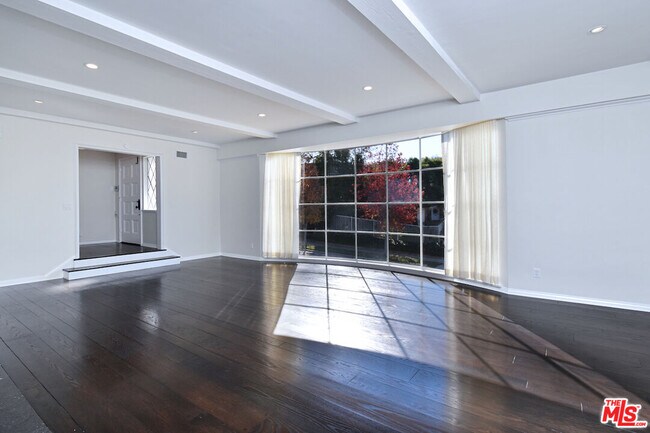 Building Photo - 2844 Club Dr