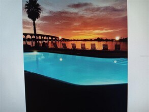 Building Photo - 6279 Sun Blvd