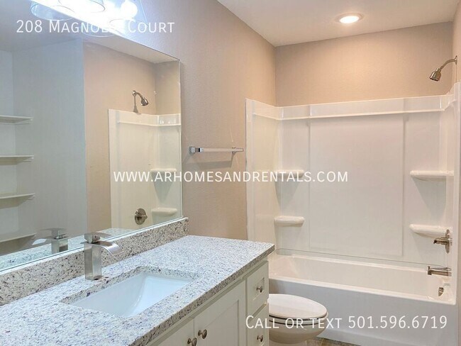 Building Photo - 208 Magnolia Ct