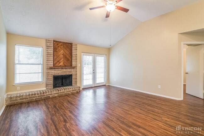 Building Photo - 2602 Carson Dr