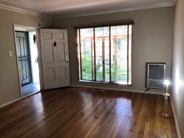 Building Photo - 1633 Rodney Dr