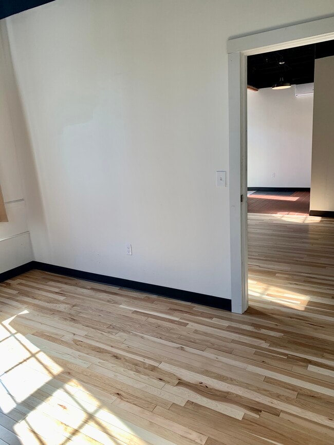 Building Photo - 181 Elm St