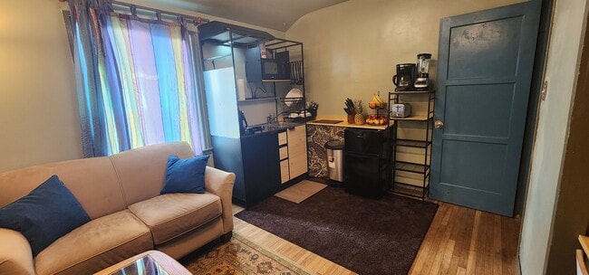 Kitchenet - 2631 E Ocean Ave