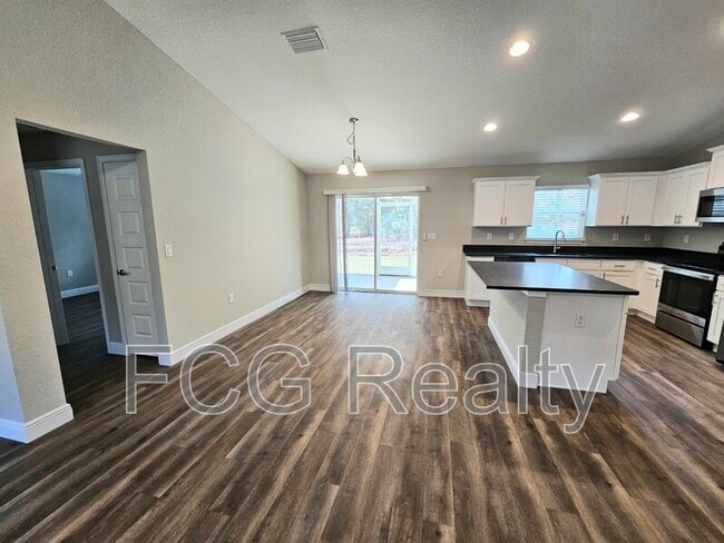 Foto del edificio - 212 Oak Ln