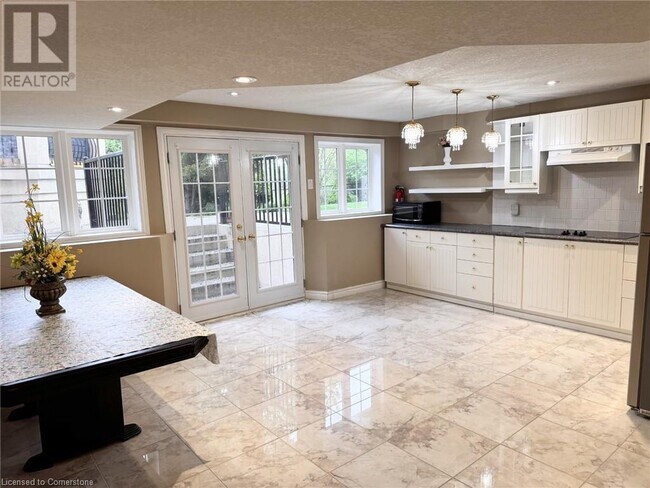 Building Photo - 264 Diiorio Cir