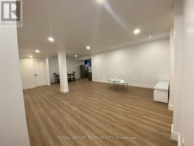 Building Photo - 684 Fenwick Wy