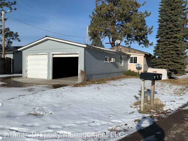 Building Photo - 673 8th Ave E N