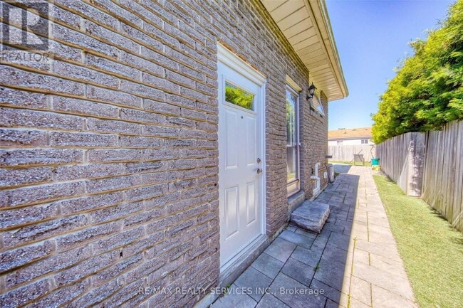 Building Photo - 88 Clover Ridge Dr W