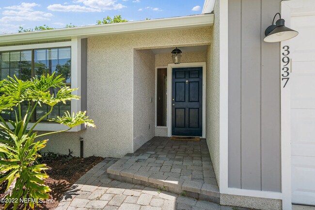 Building Photo - 3937 Palm Way