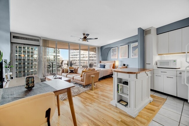 Photo - 300 N State St Apartment