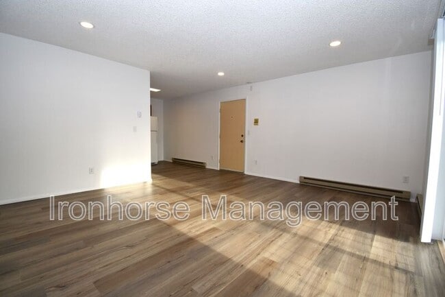 Building Photo - 811 W Villard St