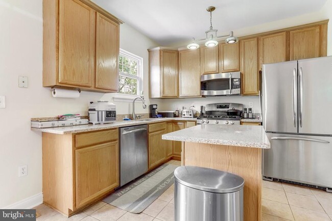 Building Photo - 3819 Watkins Mill Dr