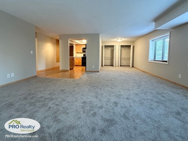 Building Photo - Updated 1 Bedroom Condo