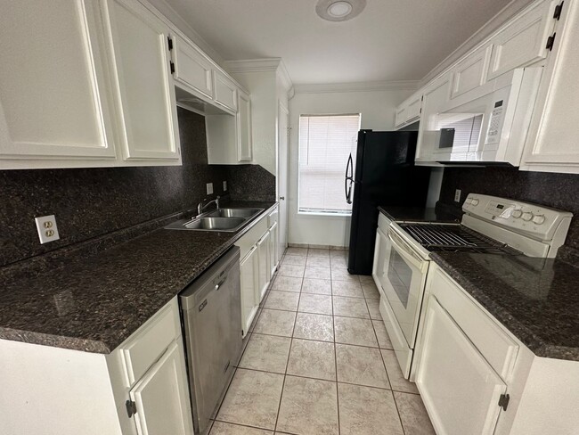 Building Photo - 2209 Baffin Bay Dr