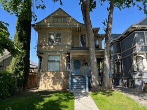 Building Photo - 440 S 10th St