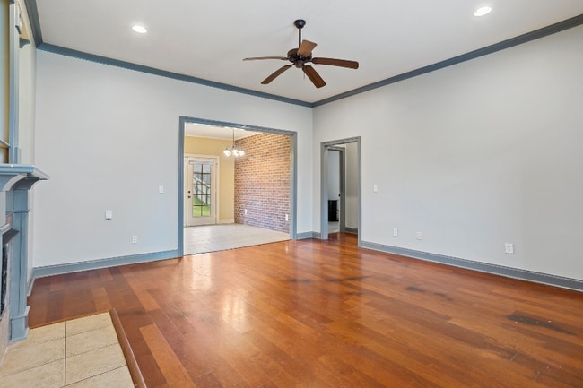 Building Photo - 420 Silver Hill Dr