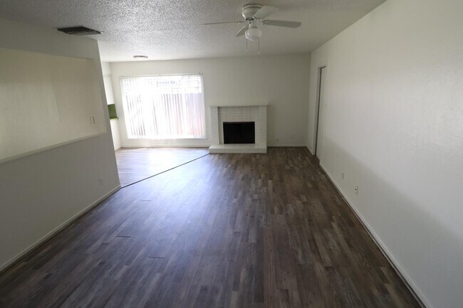 Foto del edificio - 1096 E Fremont Ave