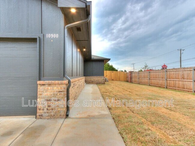 Foto del edificio - 8012 NW 110th Dr