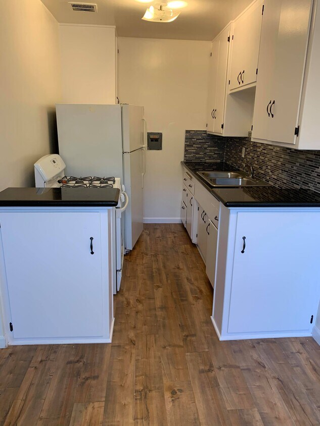 Kitchen - 1352 N Citrus Ave