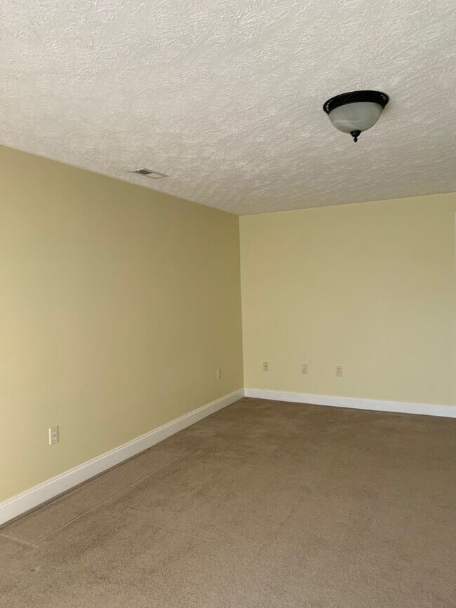 Building Photo - 330 Pin Oak Dr NW