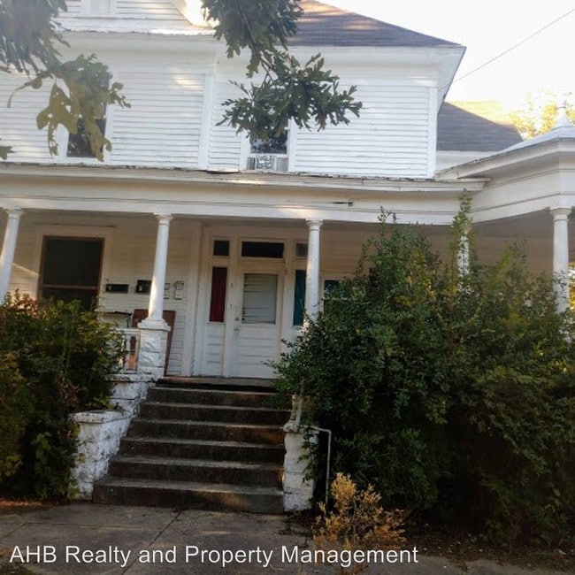 Building Photo - 616 N Mebane St