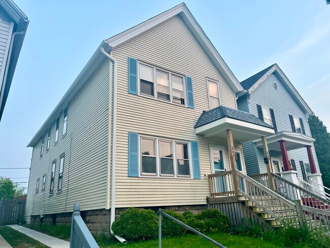 Foto del edificio - 439-441 E Dover St