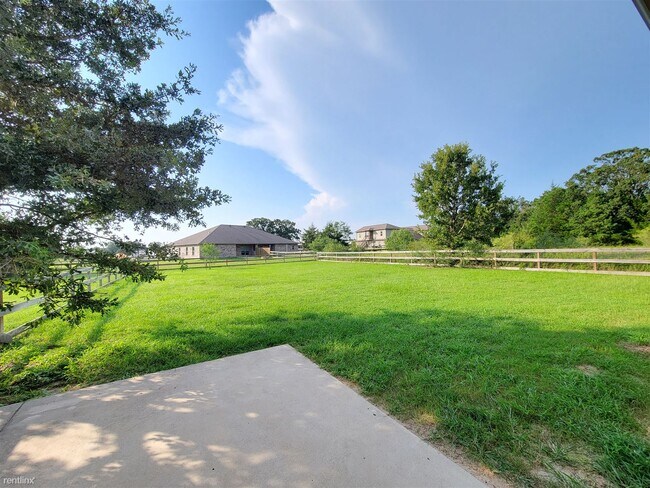 Foto del edificio - 4 br, 4 bath 4plex - 4168 Golden Eagle Dr B