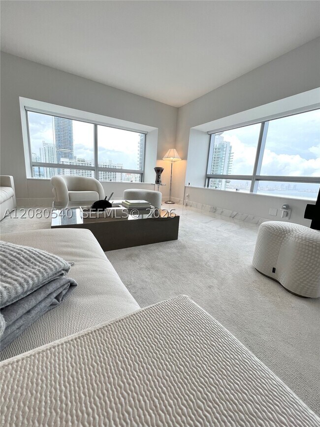 Building Photo - 1435 Brickell Ave