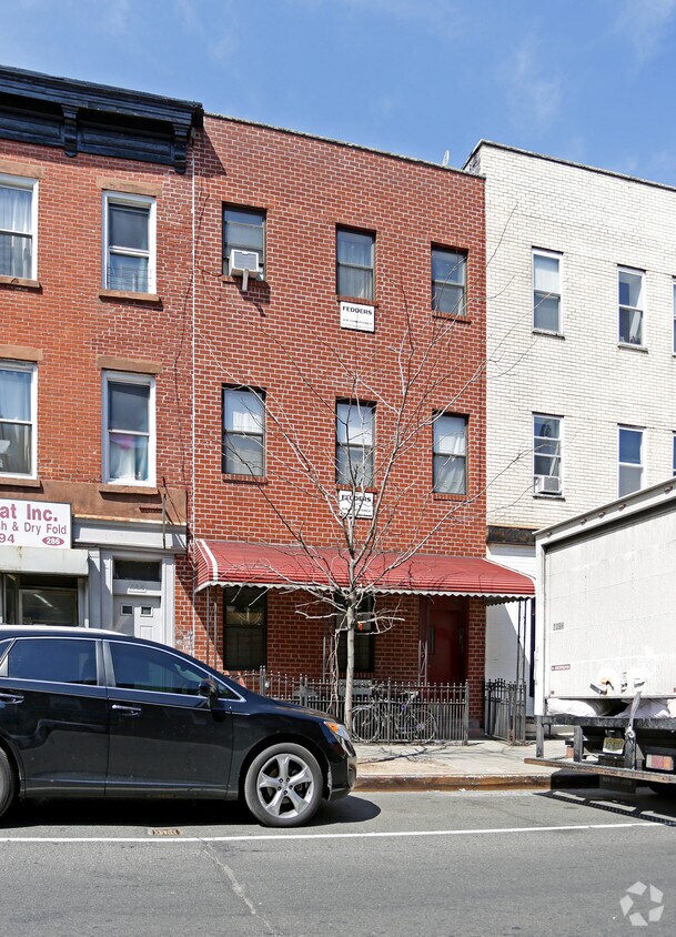 Primary Photo - 284 Smith St