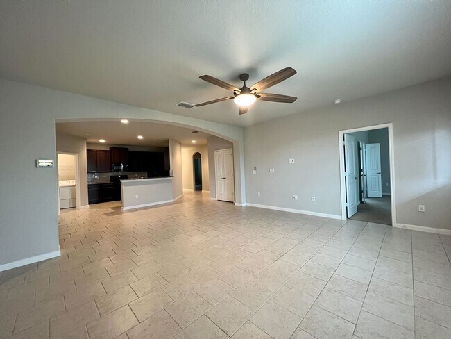 Foto del edificio - MUST SEE!! 3 Bedroom 2 Bath Home NEAR CONV...
