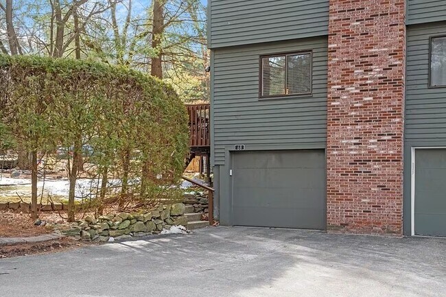 Foto del edificio - 68 E Bluff Rd