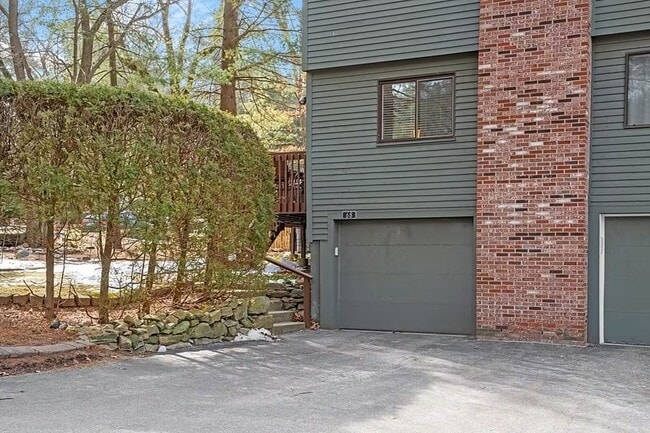 Building Photo - 68 E Bluff Rd