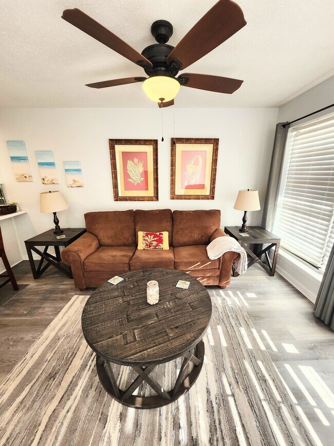 Foto del edificio - 17462 Front Beach Rd