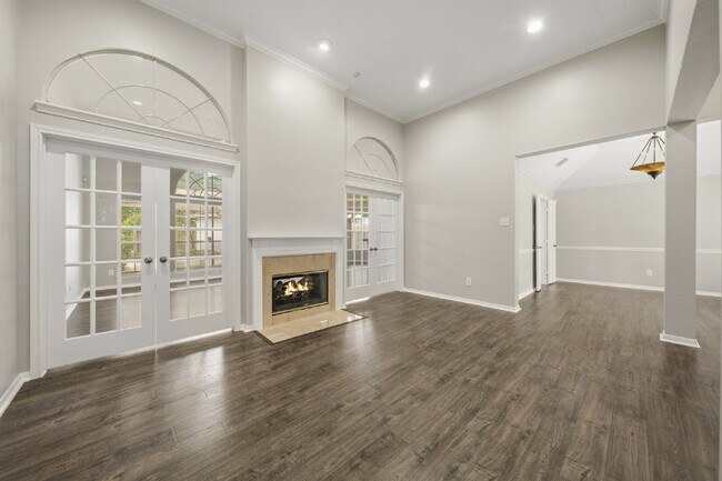 Foto del edificio - Refreshed 4-Bedroom in New Territory with New Paint, New Floors, and Lawn Care Included.