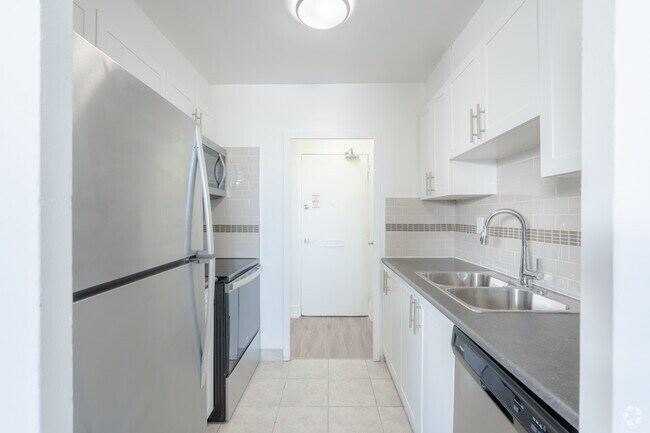 3 chambres, 1 salle de bain - 95 m² - Cuisine - 739 Birchmount Road