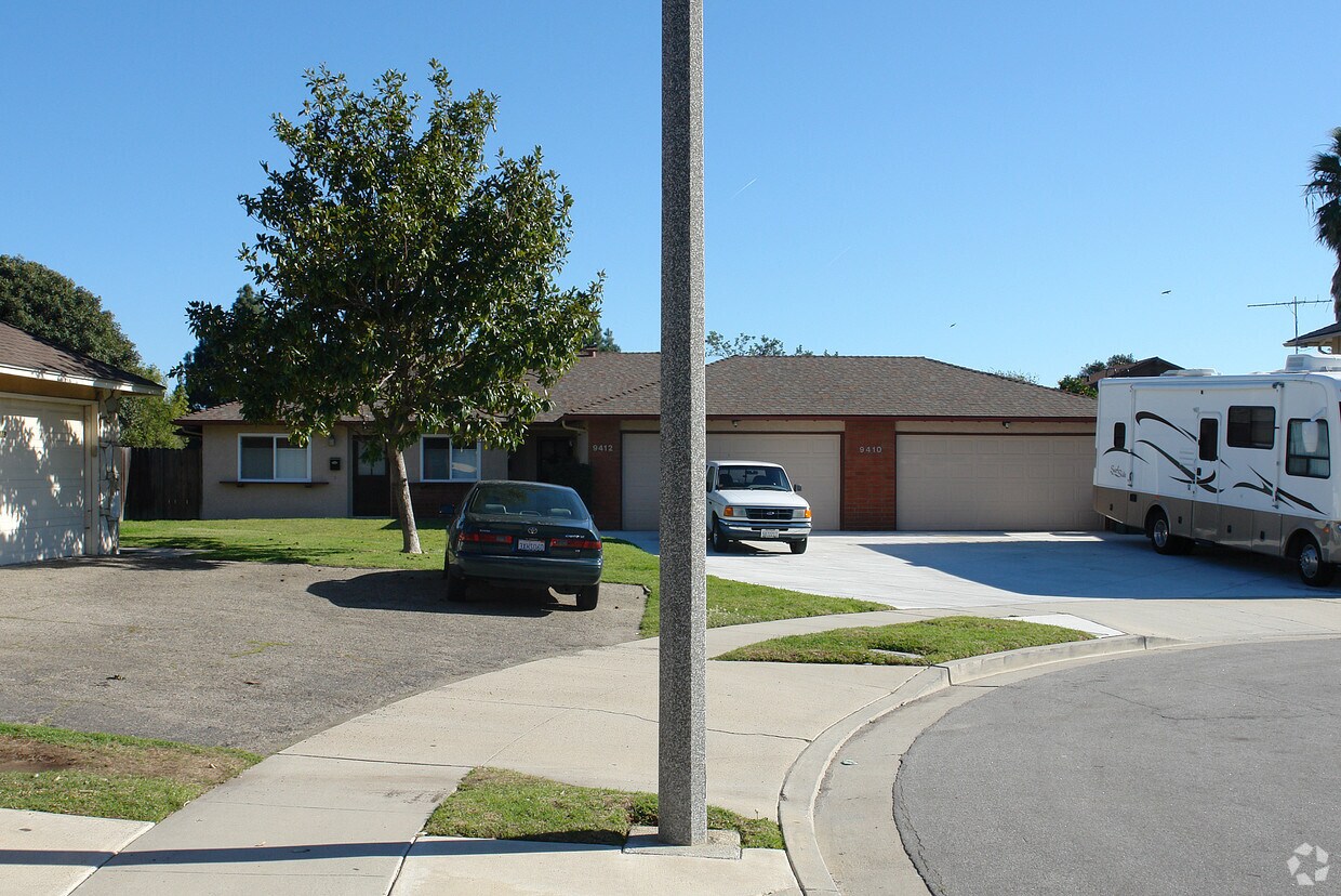 Building Photo - 9410-9412 Petit Ct