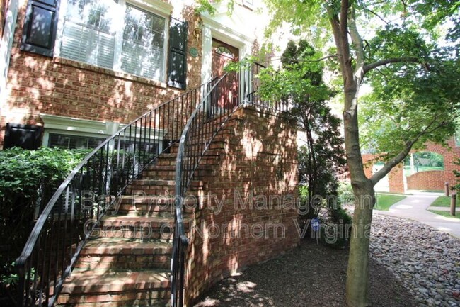 Foto del edificio - 2304 GREENBRIER COURT