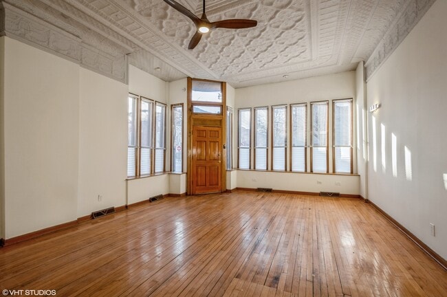 Building Photo - 2134 W Lyndale St
