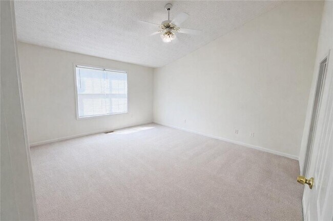 Foto del edificio - 3165 Chandon Ln