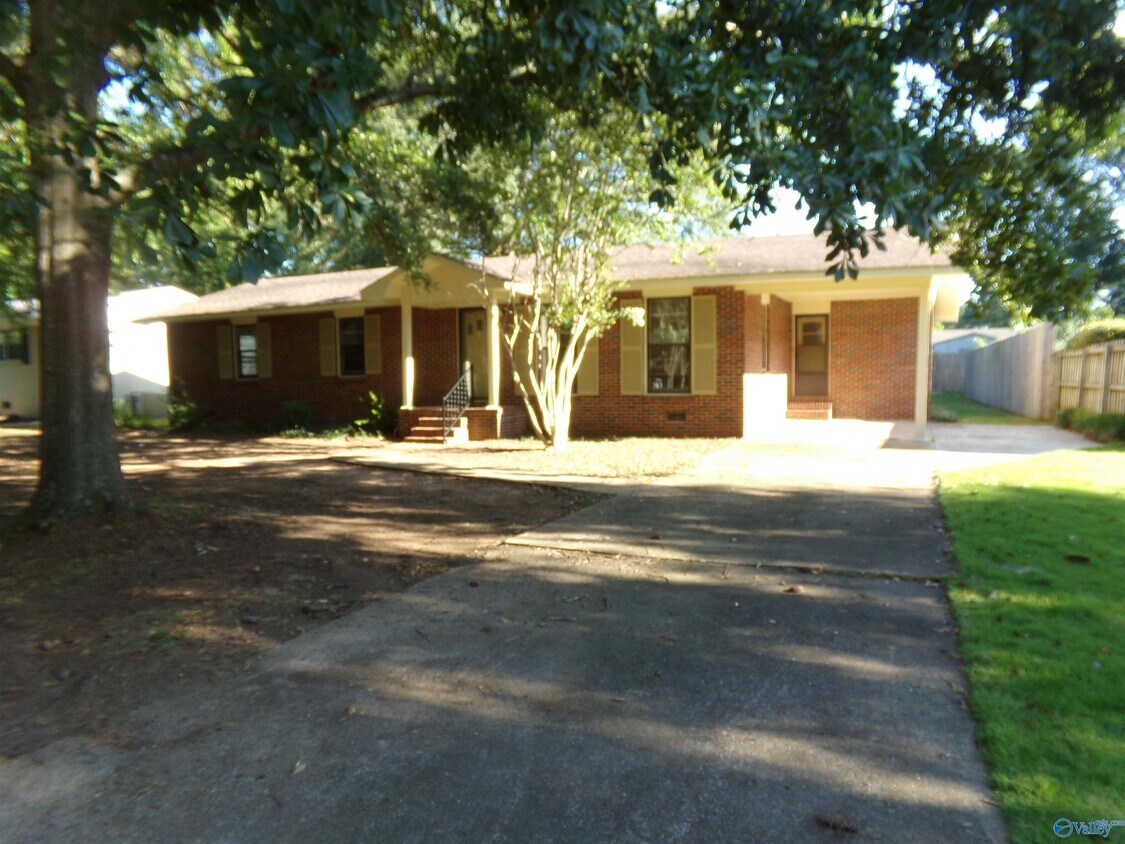 Foto principal - 2410 Woodland St SE
