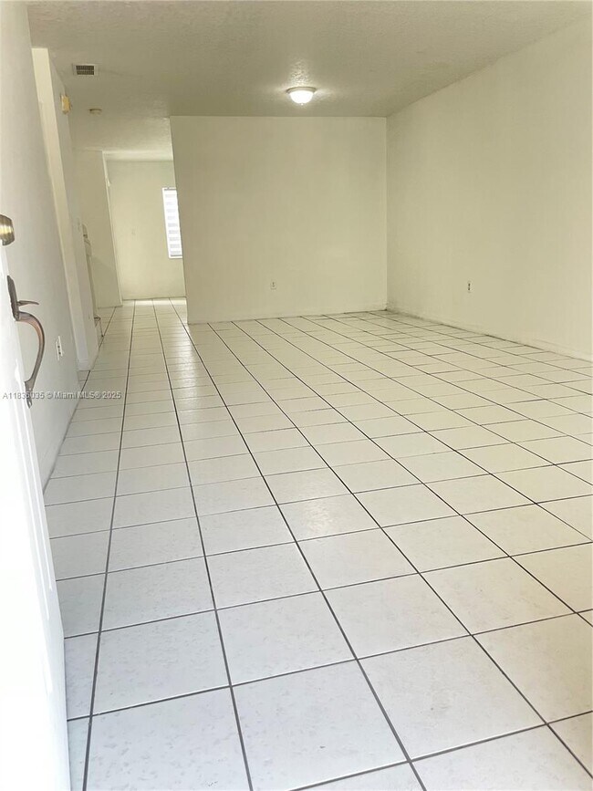 Foto del edificio - 15869 SW 70th Terrace